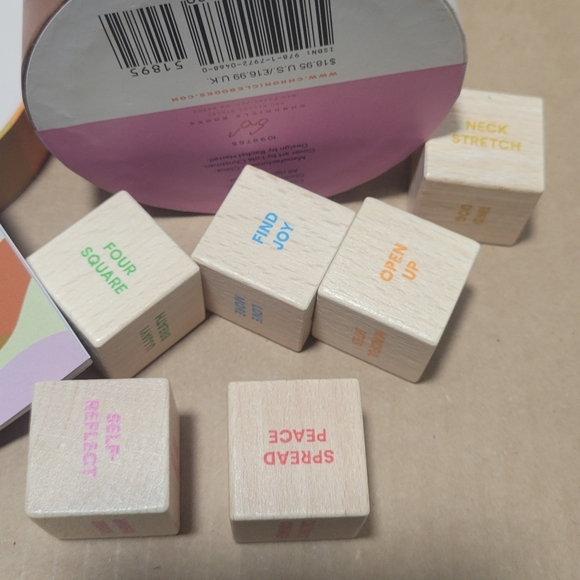 Chronicle Books Mindfulness Dice 6 Dice & Thousands of possible combos - Picture 2 of 5